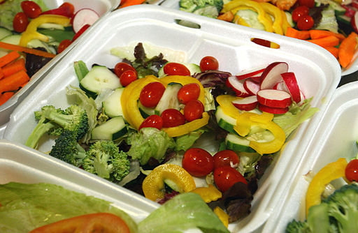 A_salad_that_will_be_served_to_a_detainee_at_the_U