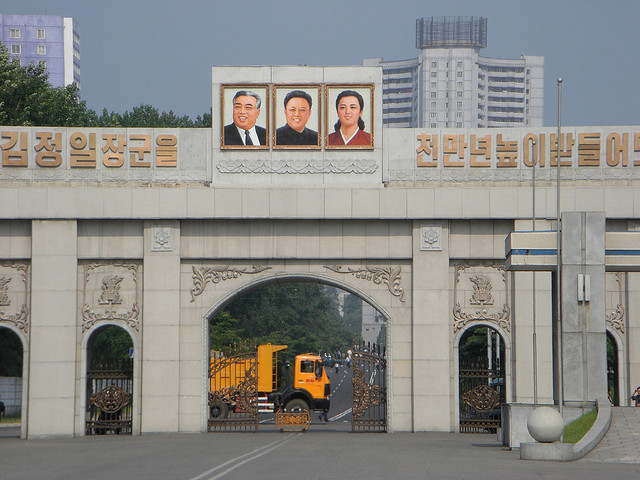 A symbol of the recent change in North Korea is that tropical fruit and imported products, which used to be sold at stores only for high-ranking North Korean government officials or foreigners, are on sale all year in jangmadang (marketplaces) where commoners usually go to buy daily necessities.