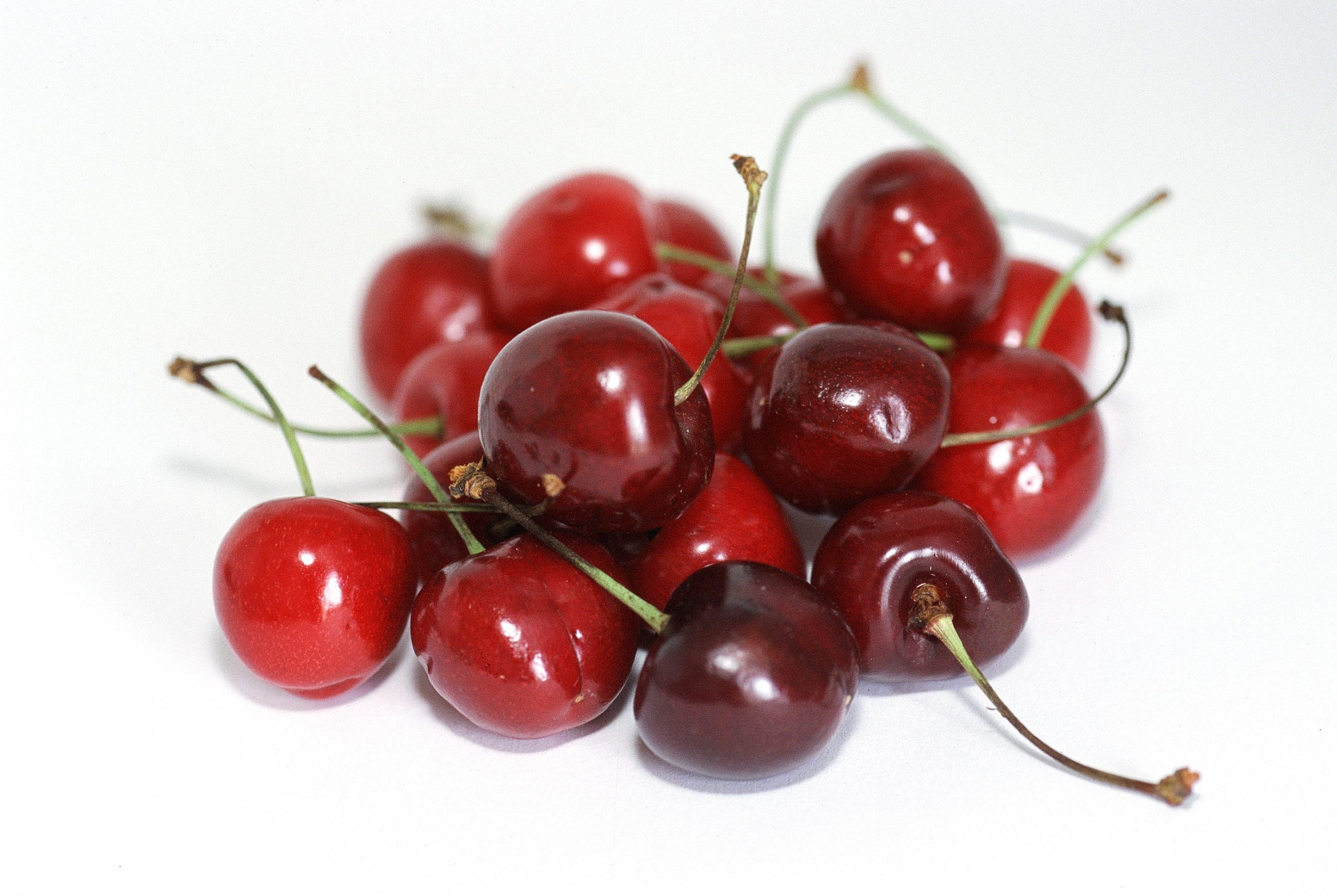 A consignment of 1.2 tons of fresh cherries from Australia formed the first import into China under the China-Australia free trade agreement (FTA), signed last June and coming into effect on December 20, 2015.