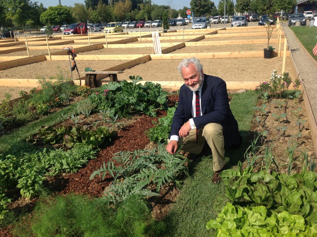 Caab, the Bologna Agri-Food Centre, is the venue for the sale of fruit and vegetables grown in the area to nearly 2,000 wholesaler and retailer clients through three commodity exchanges.