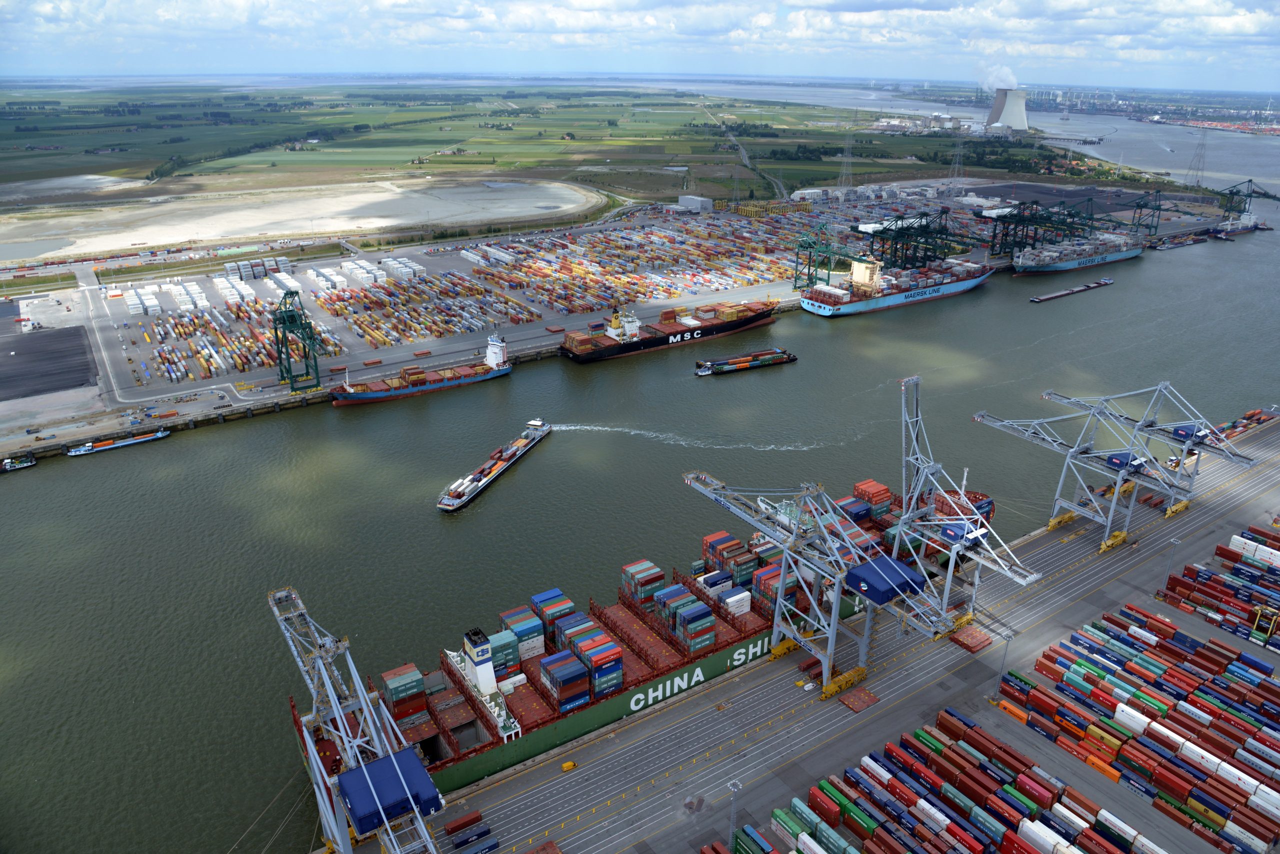 Increased containerisation has led to a lower conventional volume of fruit (down 26.5% to 377,418 tons) at the Port of Antwerp.