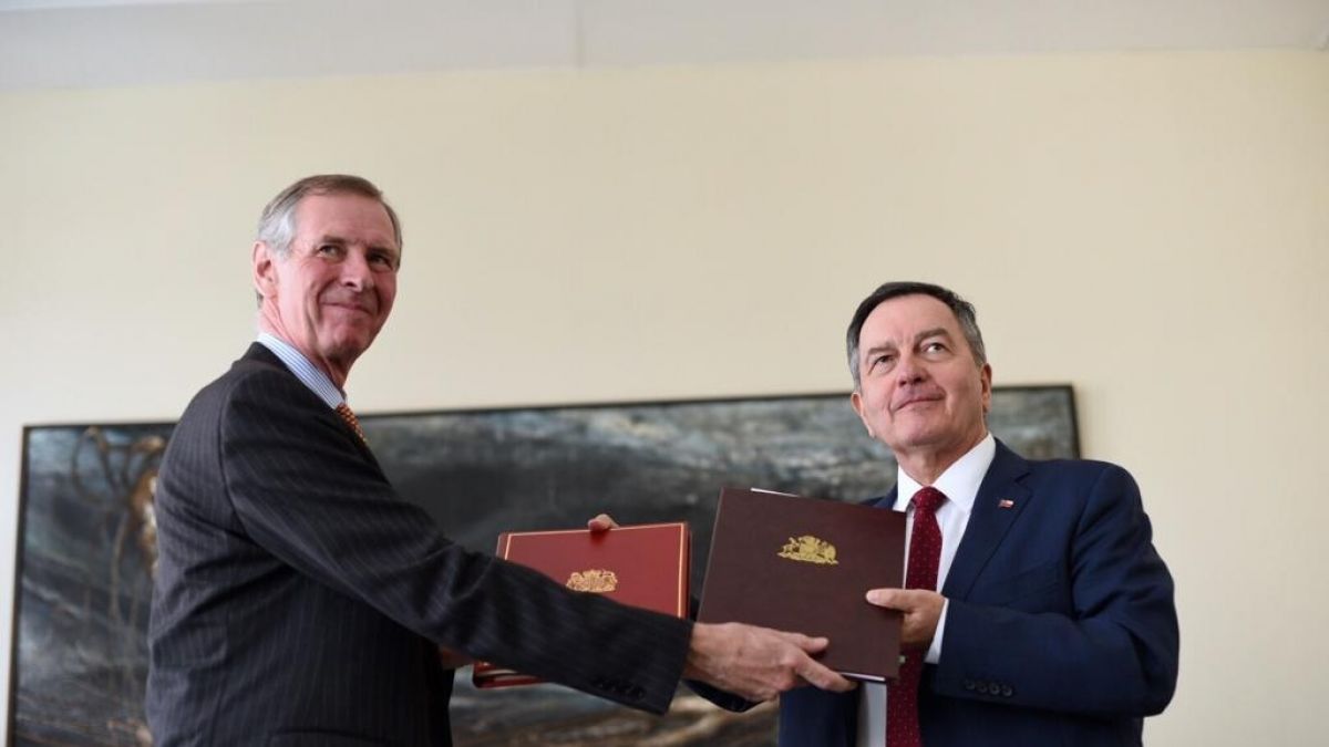 Chile and UK seal trade continuity agreement as Brexit looms