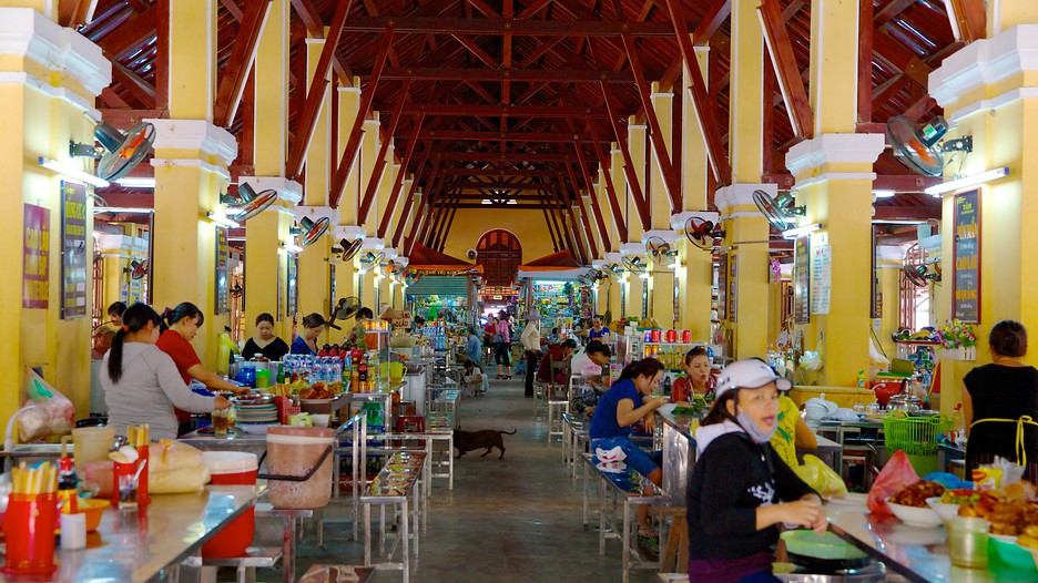 Stiff competition forces retailers out of Vietnam market