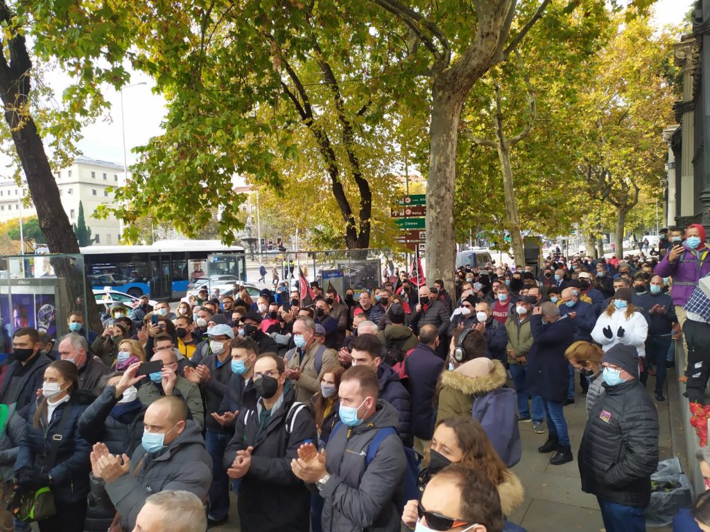 Spanish protest outside the headquarters of the Ministry of Agriculture. Copyright: Asaja Almería.