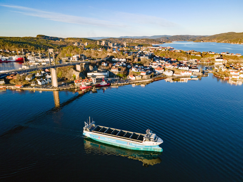 Yara Birkeland crossing Oslo fjord. Credits Knut Brevik Andersen.