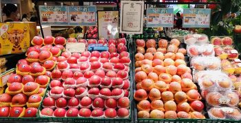 China imports <strong>7 million tons of fruit</strong>