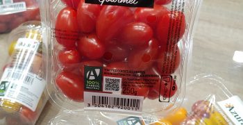 Azura Group celebrates success of first carbon-neutral tomatoes