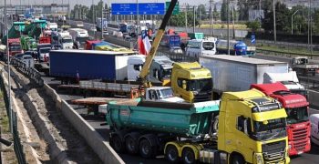 Truckers’ strike threatens Chilean fruit exports