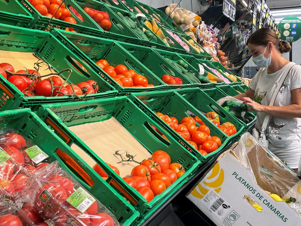 A lady picking her vegetables in a Spanish supermarket