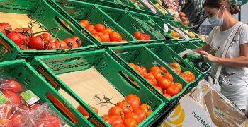 Consumption of fresh produce falls 3.2% as Spaniards engage in “austerity shopping”