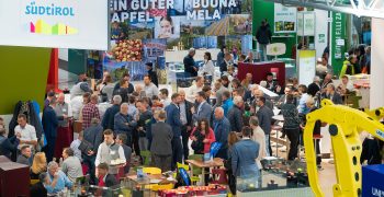 Export, organic and apple expertise: five fairs in a month for VOG