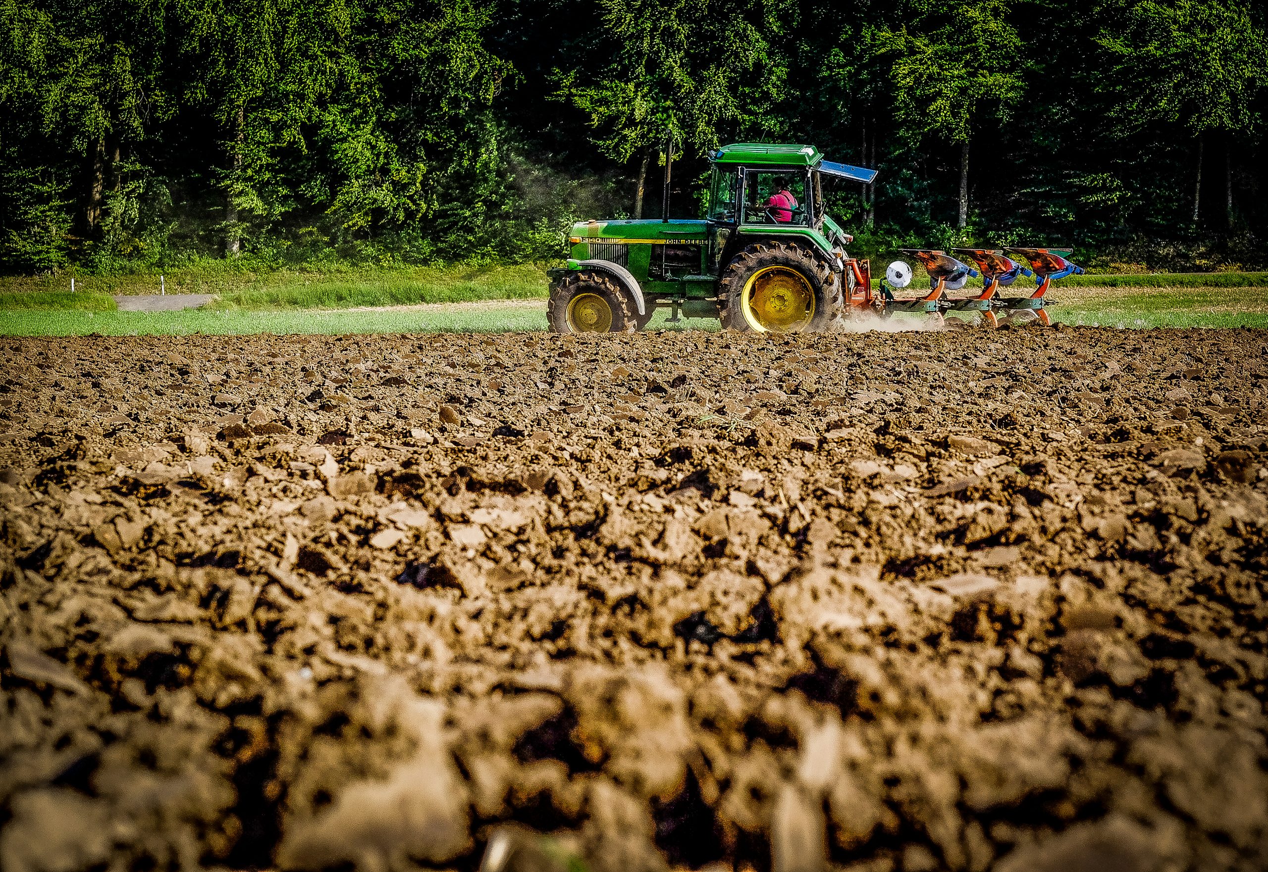 field-food-farming-vehicle-crop-soil. Copyright: Matthias Ripp/pxhere