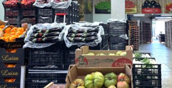 Spaniards’ food spending continues to fall